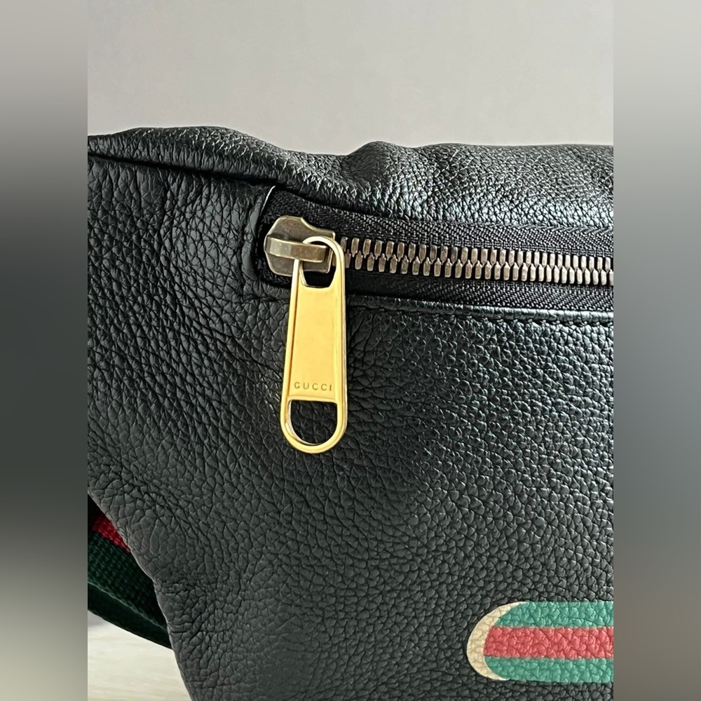 💰SOLD - Gucci Logo Print Leather Belt Bag - Picture 5 of 15